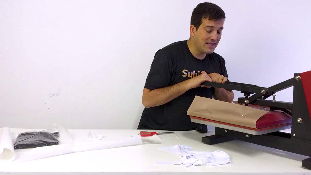 ESTAMPANDO CAMISETA PRETA COM TERMOCOLANTE