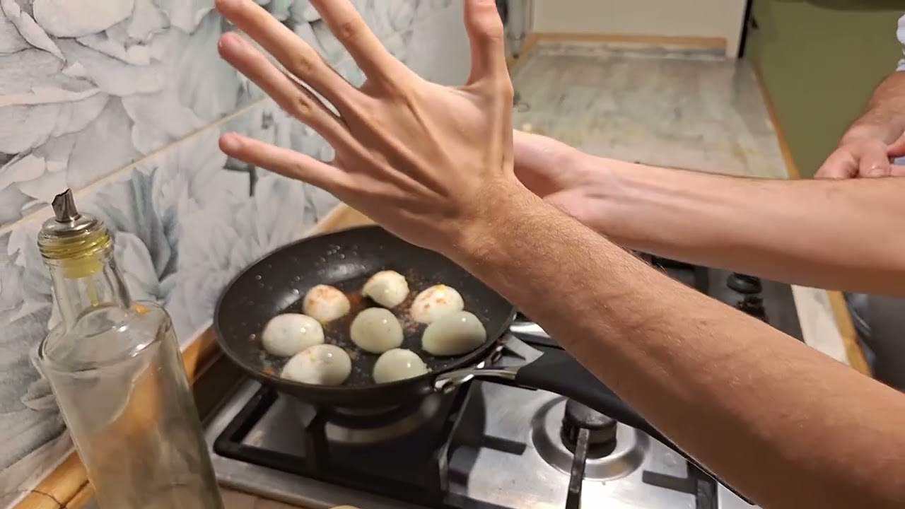 Uova sode in padella con mozzarella 🥚