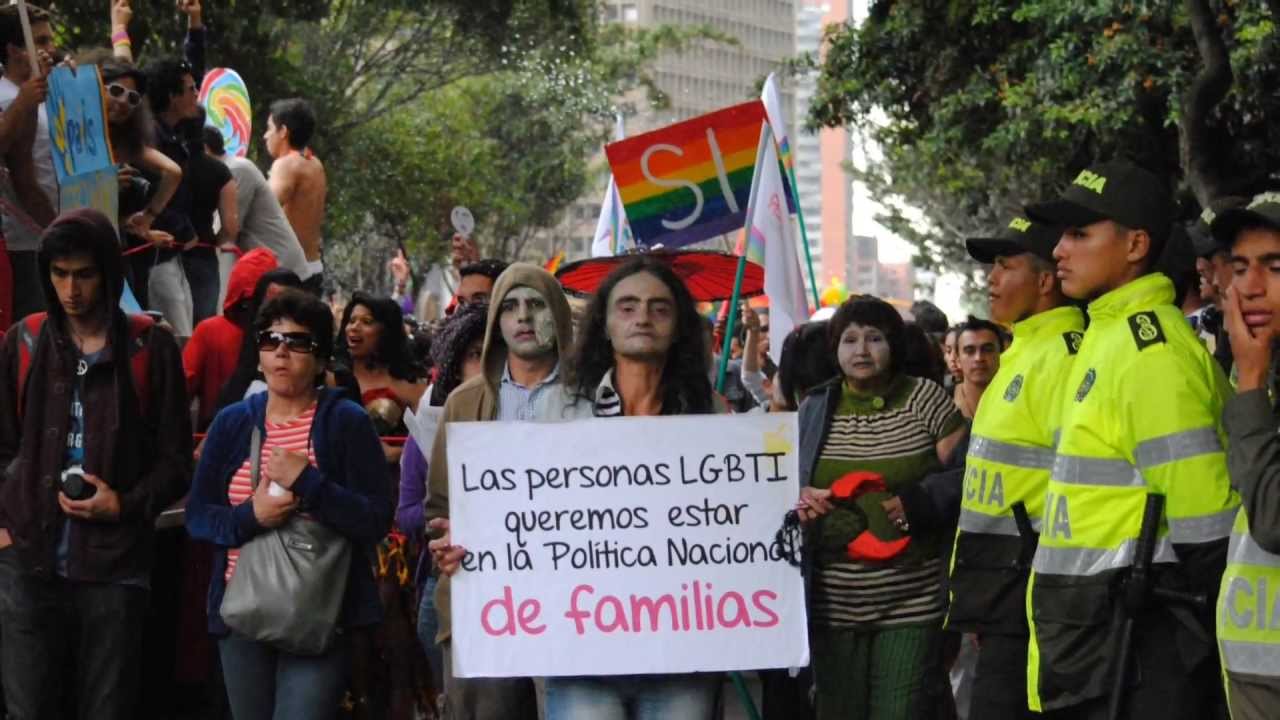 Desfile en el dia del Orgullo Gay 2013 en Bogota