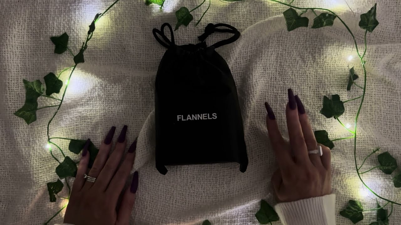 ASMR: Vivienne Westwood keyring unboxing