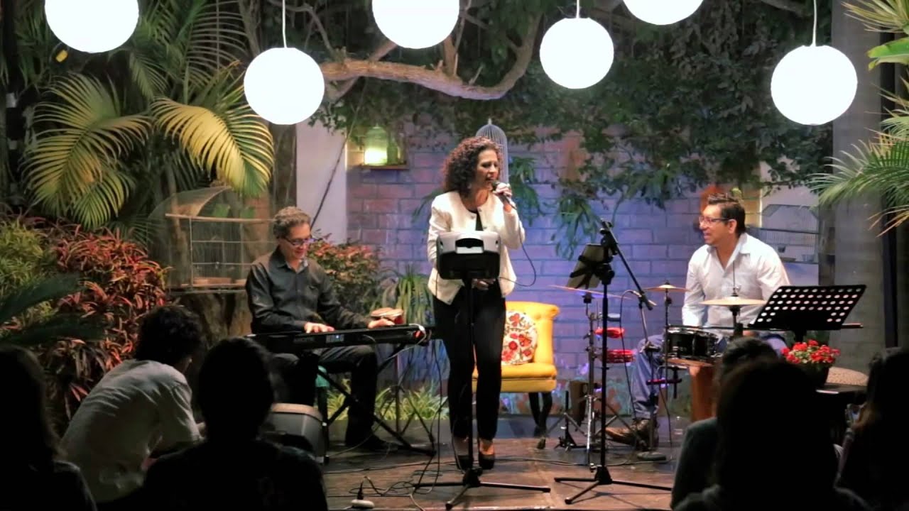 Gisella Altuna - All&iacute; Viene la Negra (G.A.)