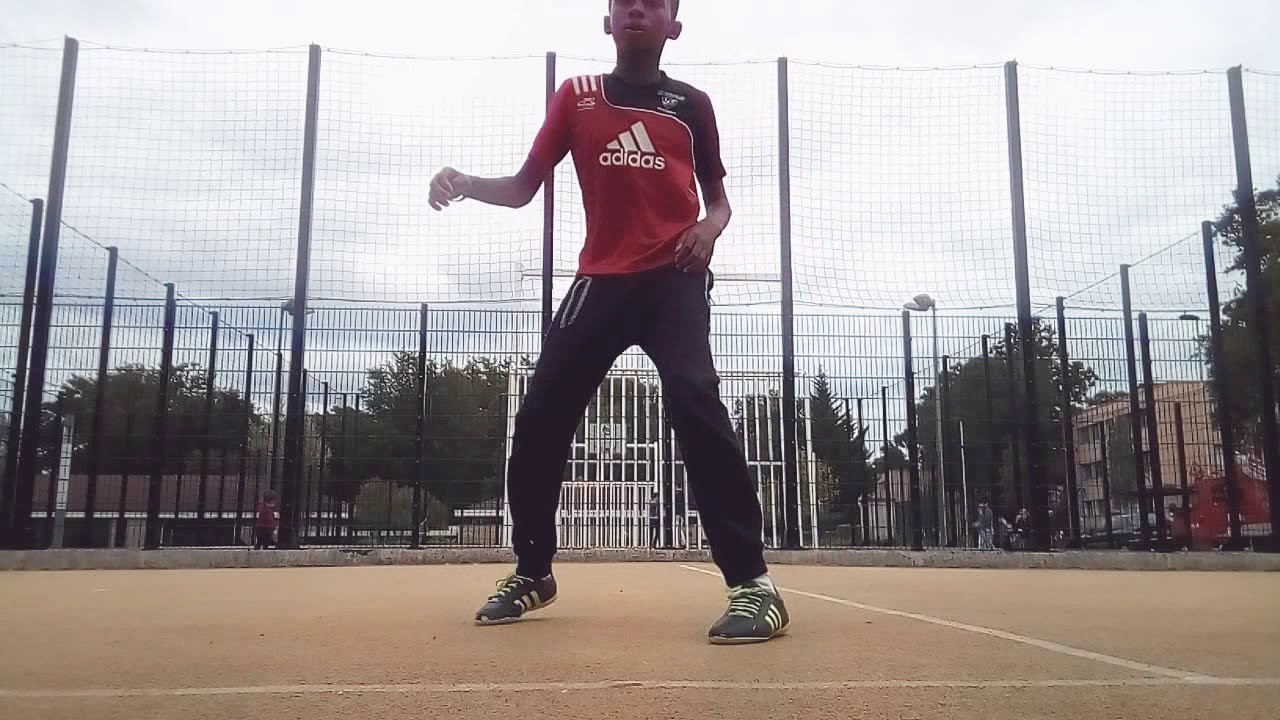 Premi&egrave;re vid&eacute;o foot freestyle et de dribble