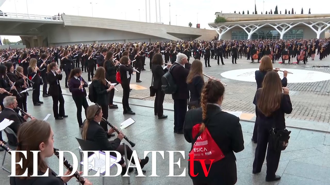 Mil músicos valencianos celebran Santa Cecilia al ritmo de 'Paquito el Chocolatero'