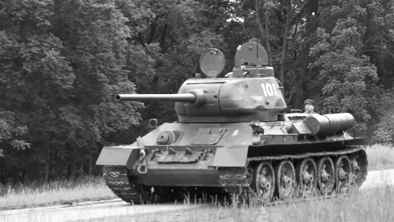 WW2 Russian T-34-85 Tank Battle 2 June 2013