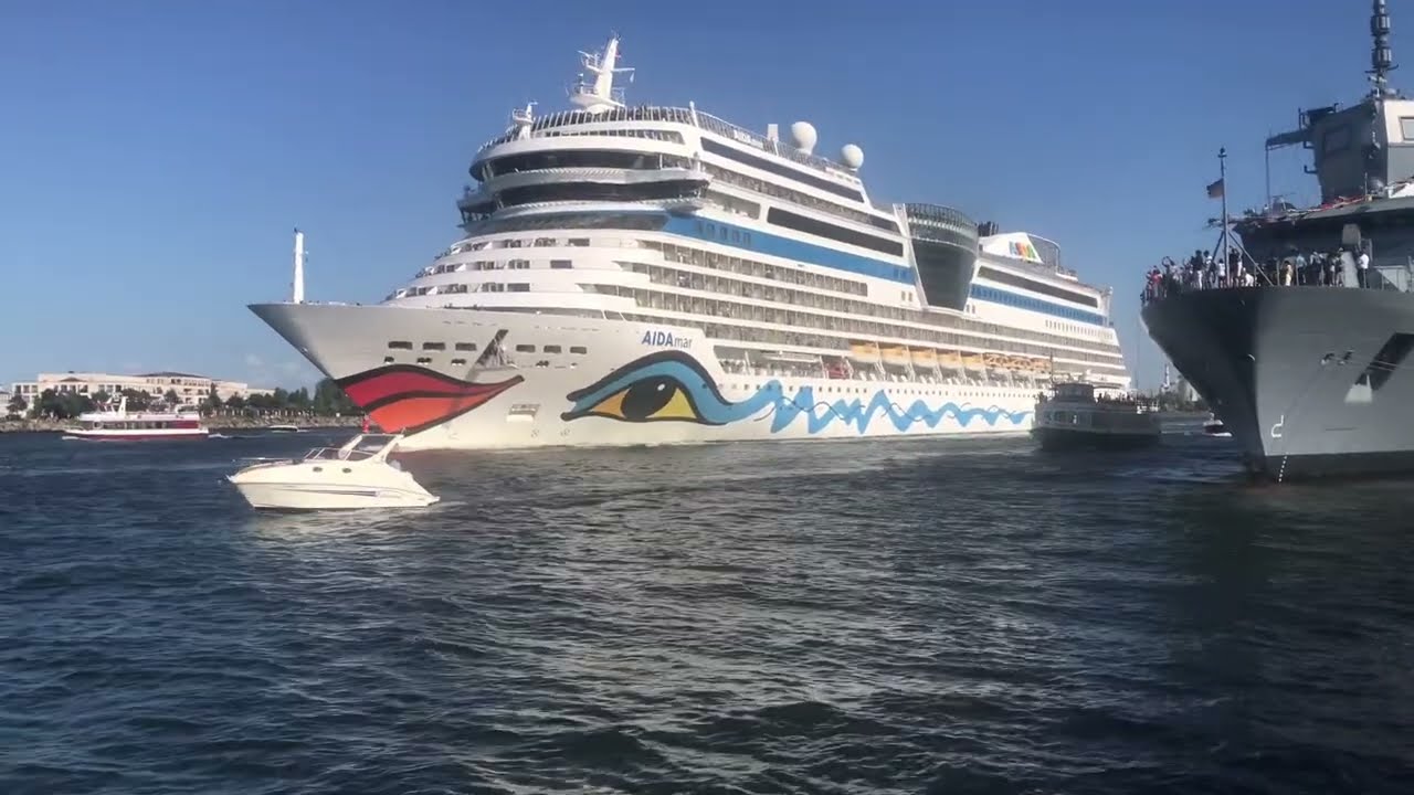 Aida mar am 10‘8‘2025  in Warnemünde beim Auslaufen