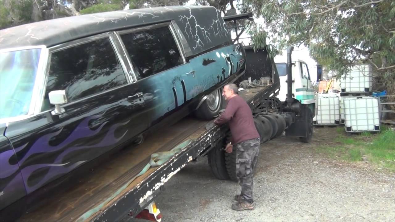 Start the Hearse - 1972 Cadillac, 7.8L V8, first start in 2 years,