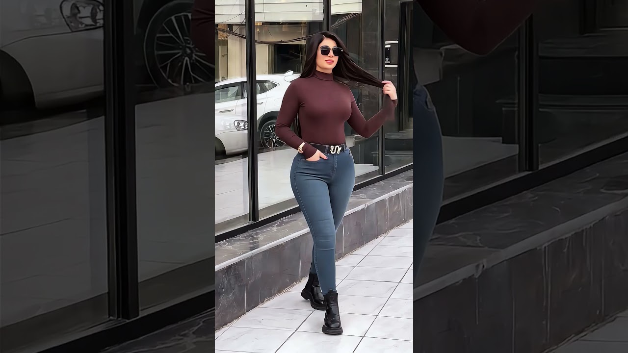 Stunning tight blue jeans for street fashion 