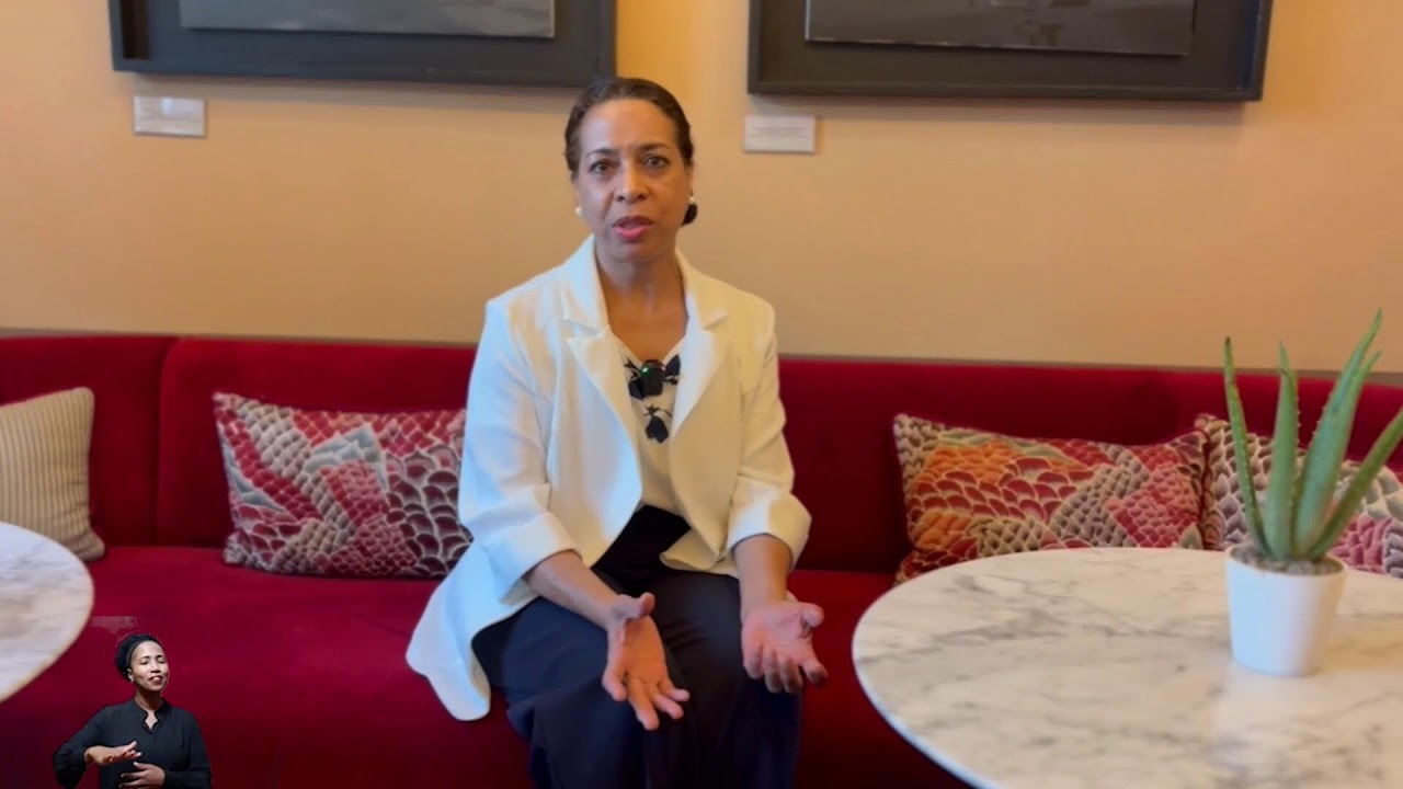 Godllywood virtual moment