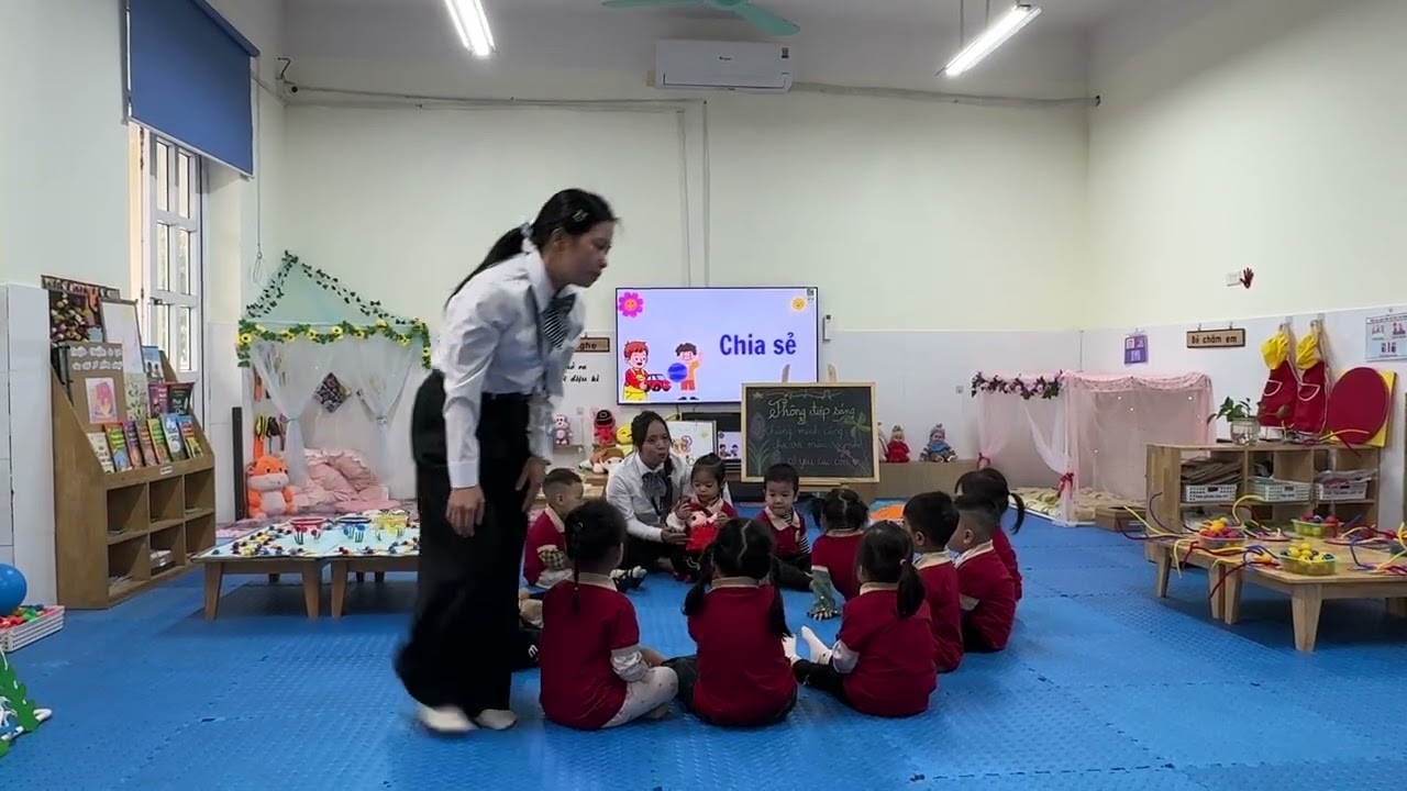 HĐ trò chuyện sáng lớp NT trường MNĐQA