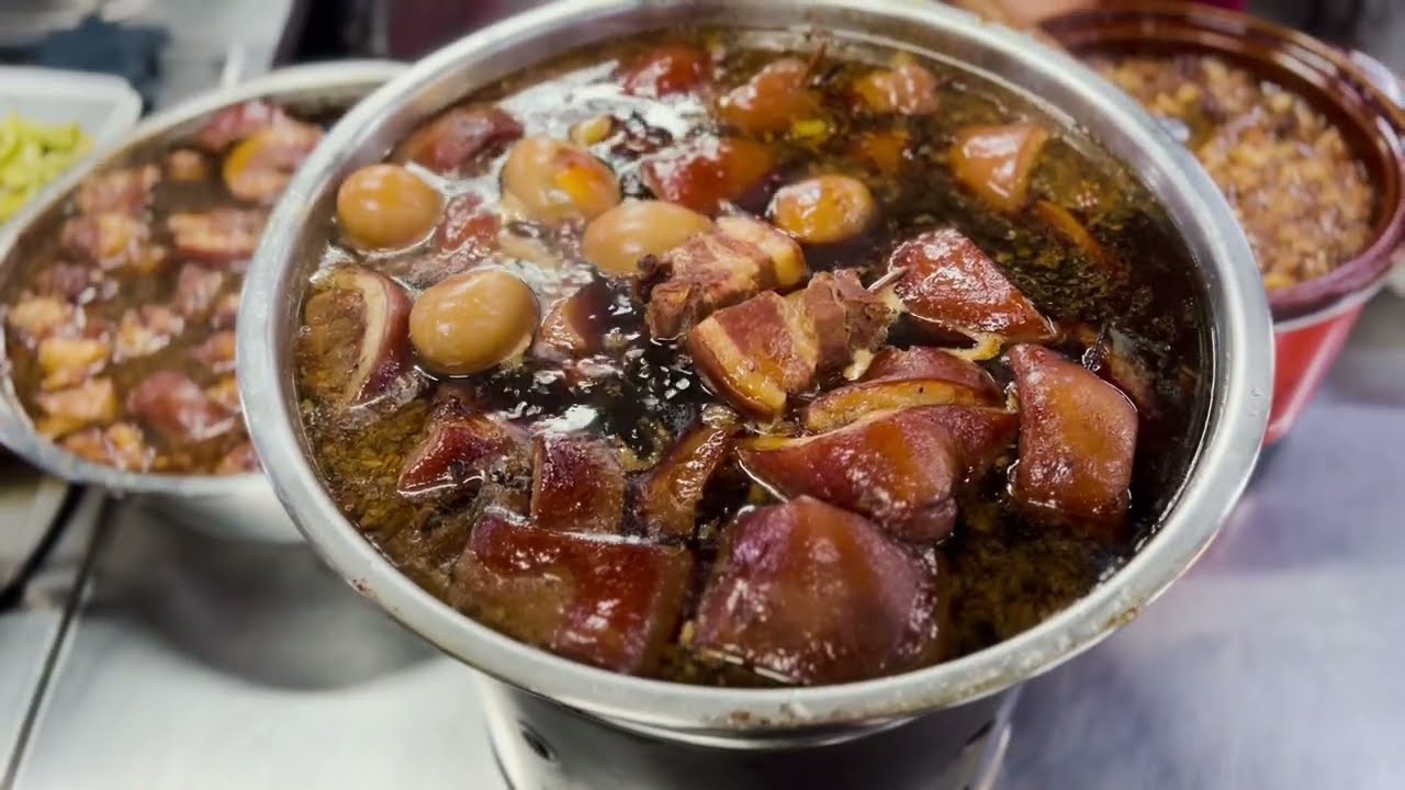 [遇見台中美食老店］「李海魯肉飯」在台中市中區第二市場內，營業時間是從下午四點一直到凌晨三點，Taichung Taiwan 。大蔚阿昌（David Liao)