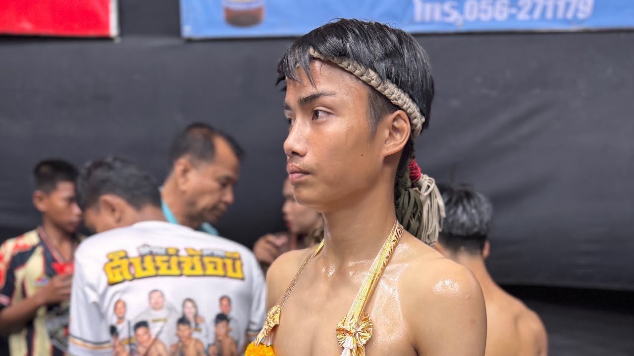 ยอดอัศวิน ทต.กุดน้ำใส (แดง) vs พลังเพชร ศิษย์ซ้อบี (น้ำเงิน)