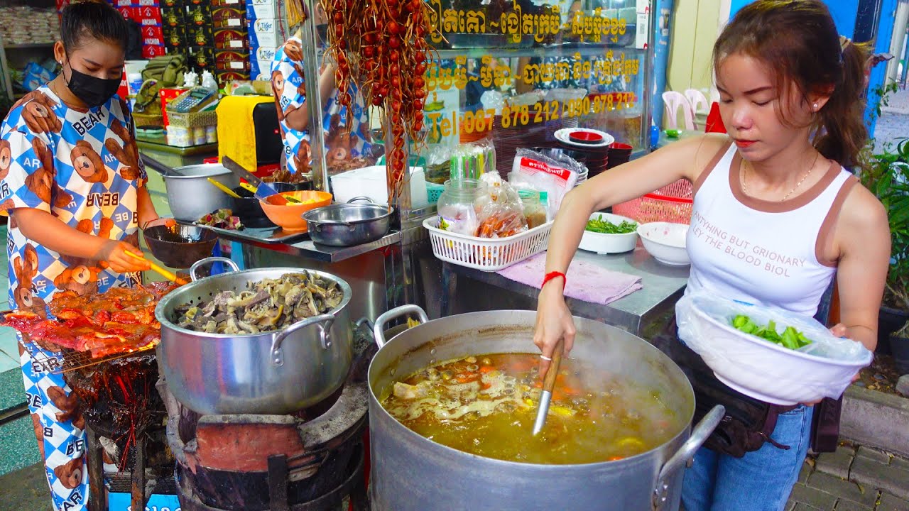Since 1994 ! This Place Serves The BEST Beef Bone Soup, Steamed Organs & Grilled Beef | Street Food