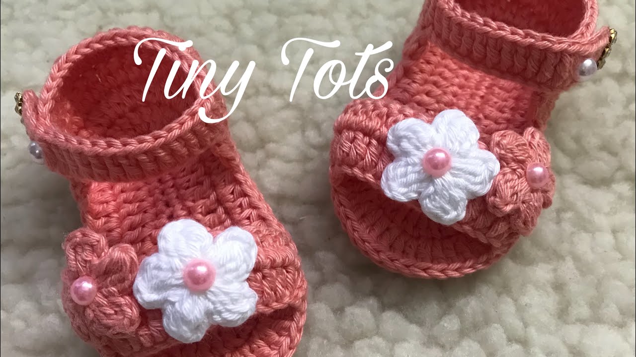 Sandália de crochê tam. recém nascido/conjunto com o vestido ‘Vitória’ (tamanhos maiores no canal)