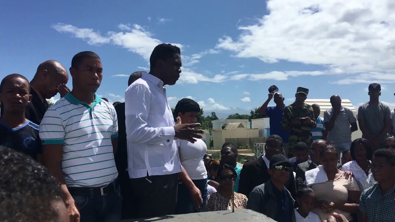 Sepelio madre comunicadores Julio y Valerio Mateo en San Juan