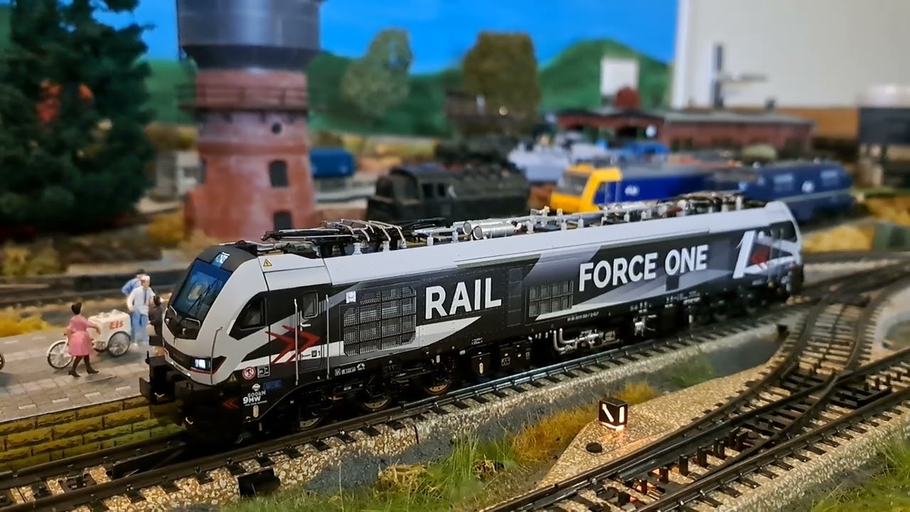 Stadler Eurodual 9000 Rail Force One locomotief van Sudexpress