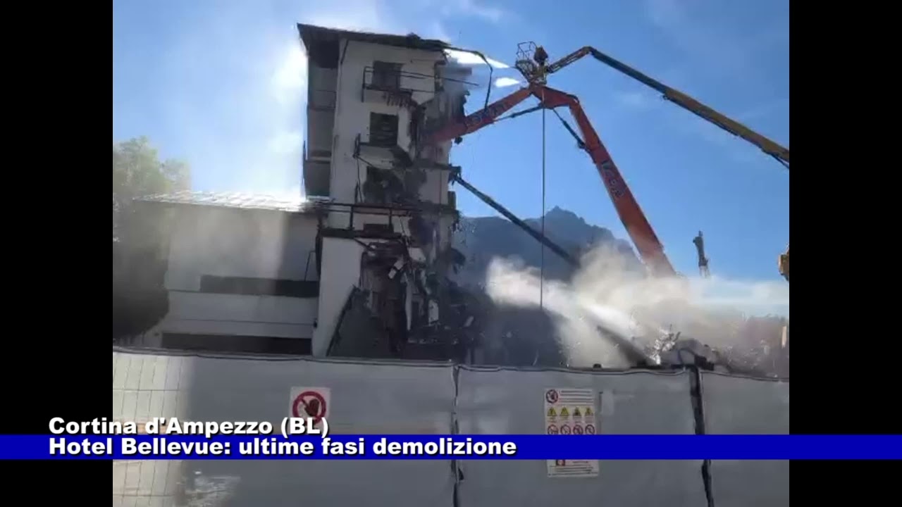 Cortina d'Ampezzo (BL) Hotel Bellevue: ultime fasi demolizione 07.08.2024