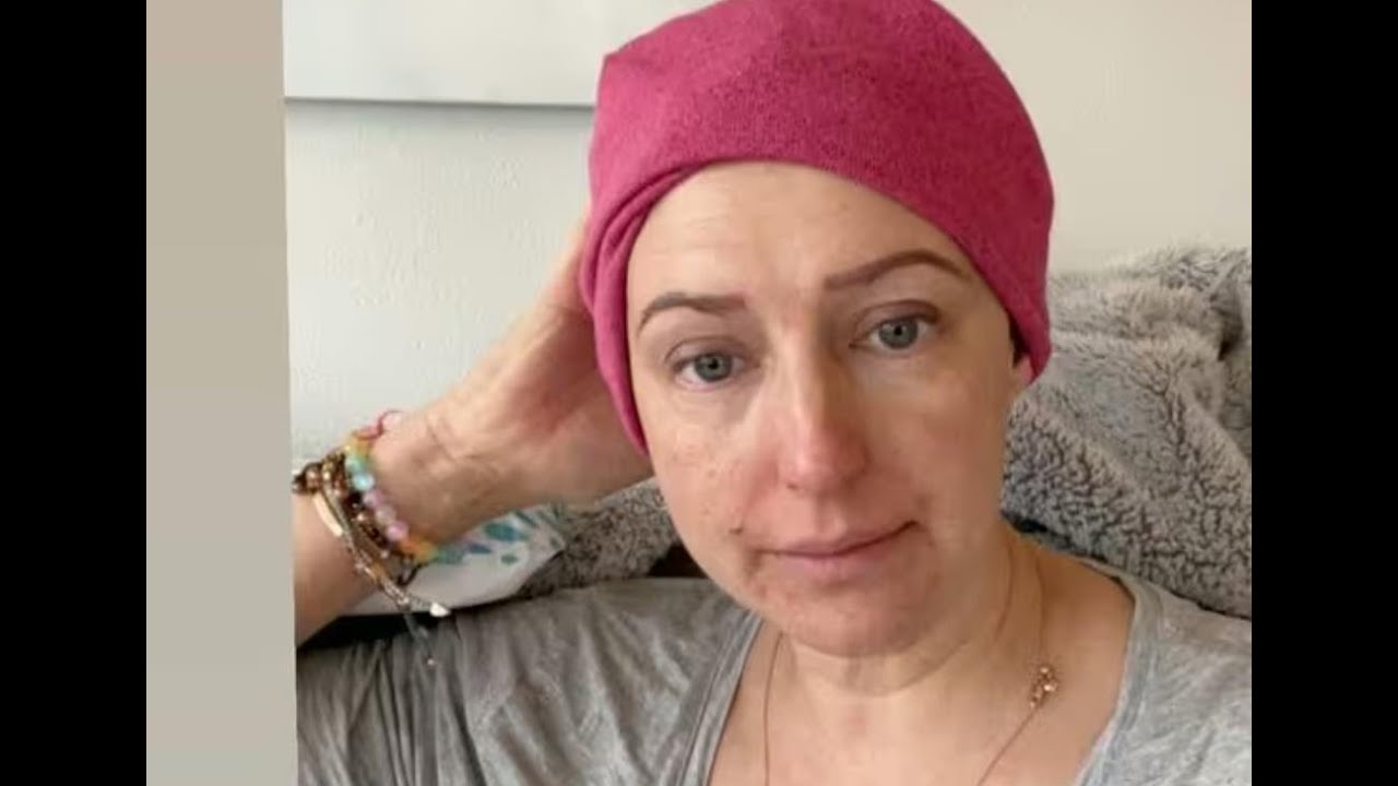 BBC soap star in tears and says 'I don't feel like a fighter' in emotional cancer update【News】