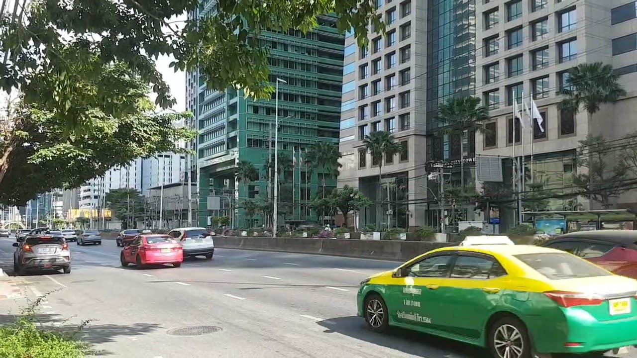 Thailand Street Video 205: Thanon Sathorn Nuea, Bang Rak, Bangkok
