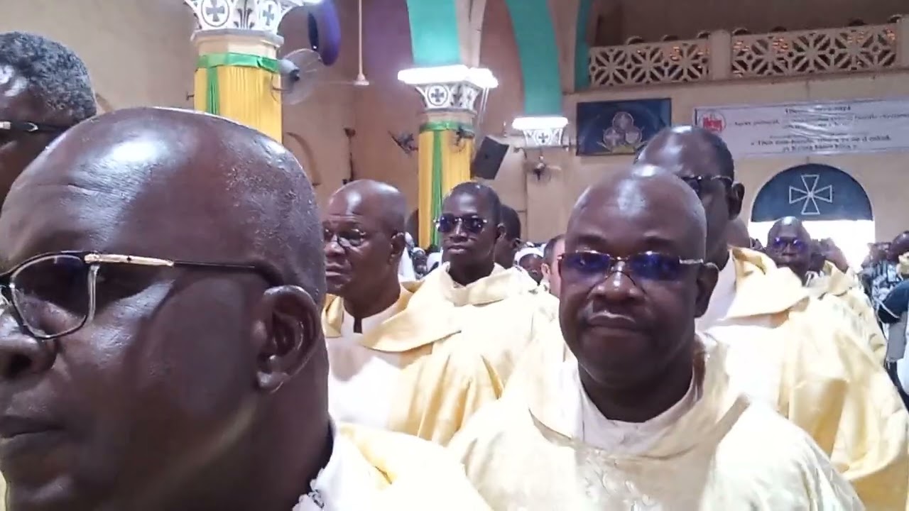 Prise de possession canonique de l'archidiocèse de ouaga  Mgr Prosper Kontiebo # 16-12-2023