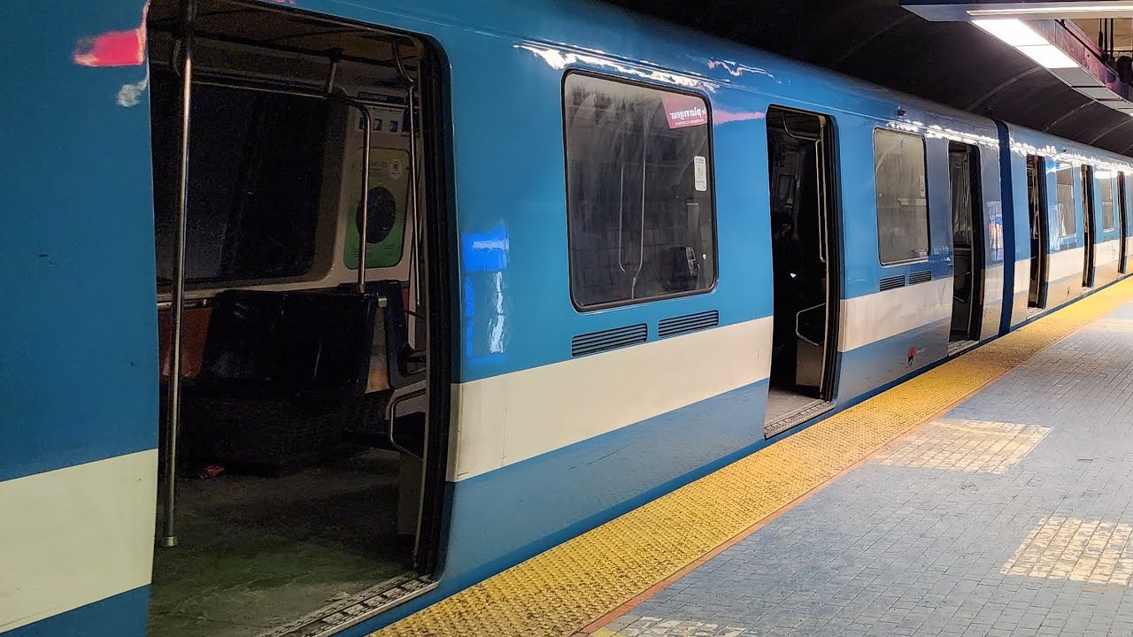 🔵 2:10 AM metro service disruption on the Blue Line of the Montréal Métro during Nuit Blanche 2023 🌃