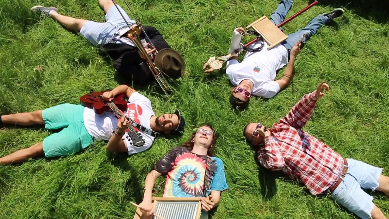 Die Roten Knaben - Die K&ouml;llnerin vom Fr&uuml;hschoppen [Official Music Video]