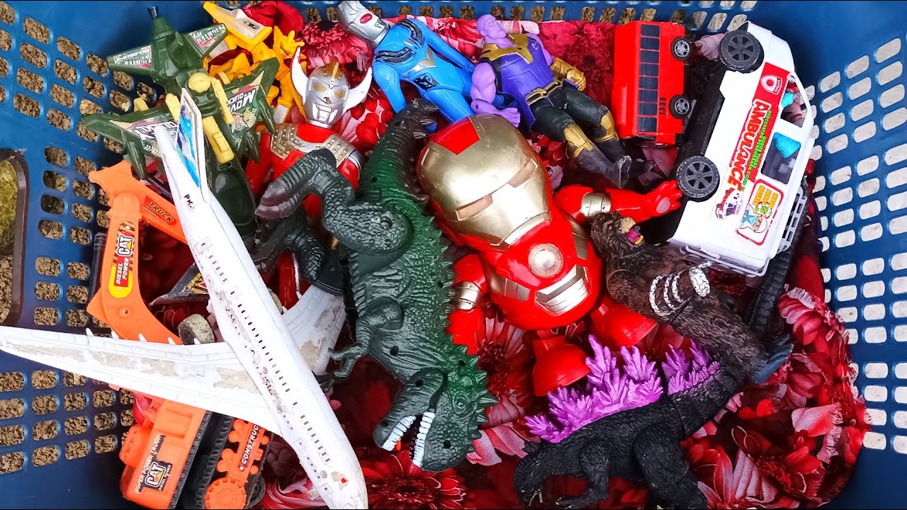 Pesawat Terbang,Ironman, Ambulance, Pesawat Tempur, Untramen, Bus Tayo, Kingkong, Thanos, Robot