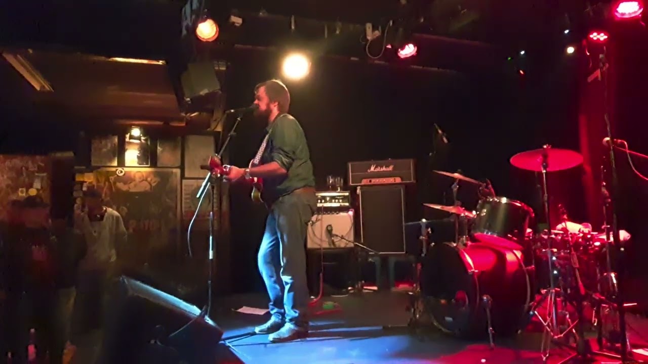 JUKKA NISSINEN - SUOMALAISET TARJOO KAHVIT. Elämä on punk, 22.09.23, Vastavirta-klubi, Pispala