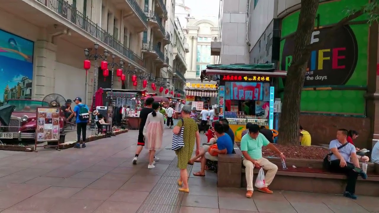 Самая центральная, торговая, богатая в Шанхае улица. Да и в Китае.