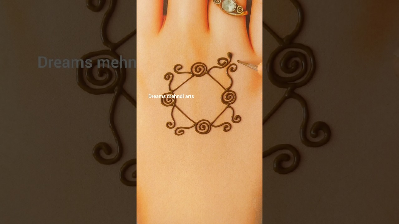 Simple Mehndi Design ✨| Easy Henna Art for Beginners |Back Hand Arabic Design .