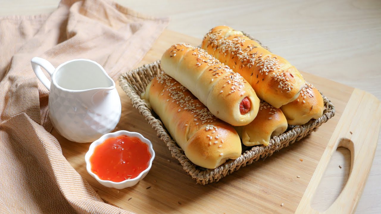 Cornuri cu crenvurști și cașcaval/Bucătăria Mădălina