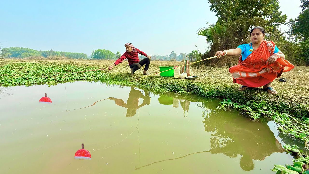Fishing video 🎣🎣|| Two fishermen fishing in the mud canal water with hook || Best hook trap