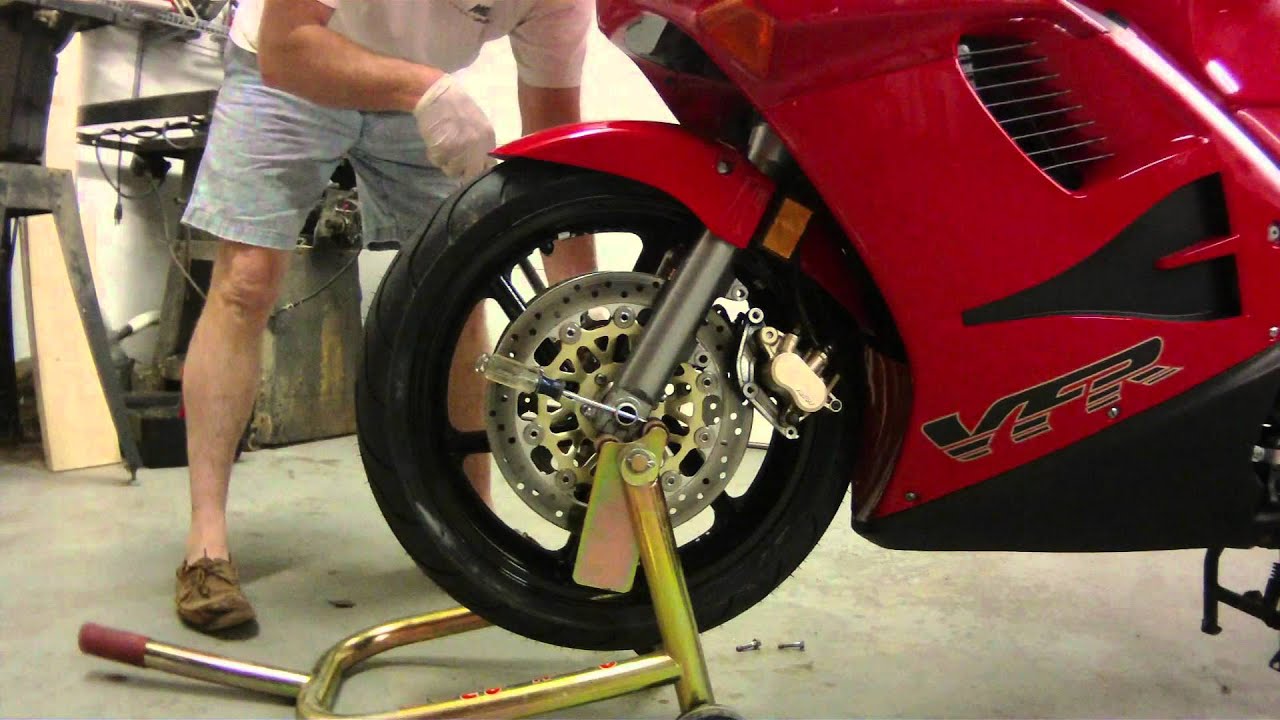 Honda VFR750F Front Wheel Removal