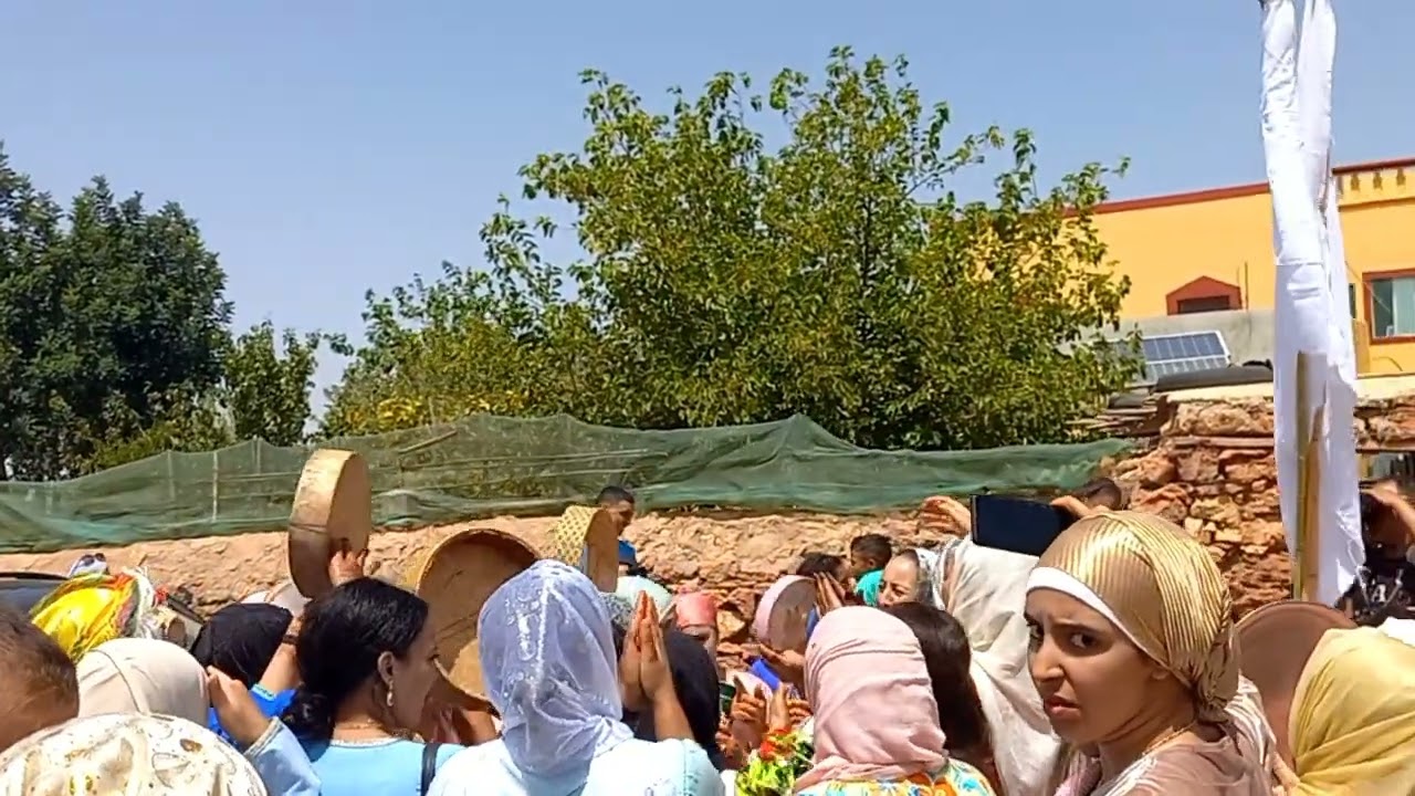 صور طريق واد زم مع عرس بلدي بضبط في بلادي سماعلة و ناس كرماء و عائلة  كلها فرحانة