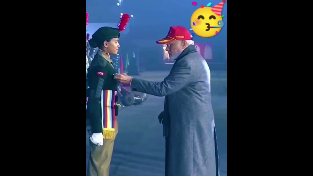 PM Modi give best cadets award ncc rdc ....