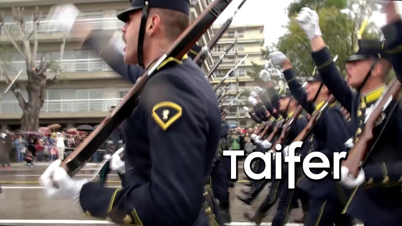 Οι Ευέλπιδες τραγουδάνε για τη Μακεδονία και η Θεσσαλονίκη 