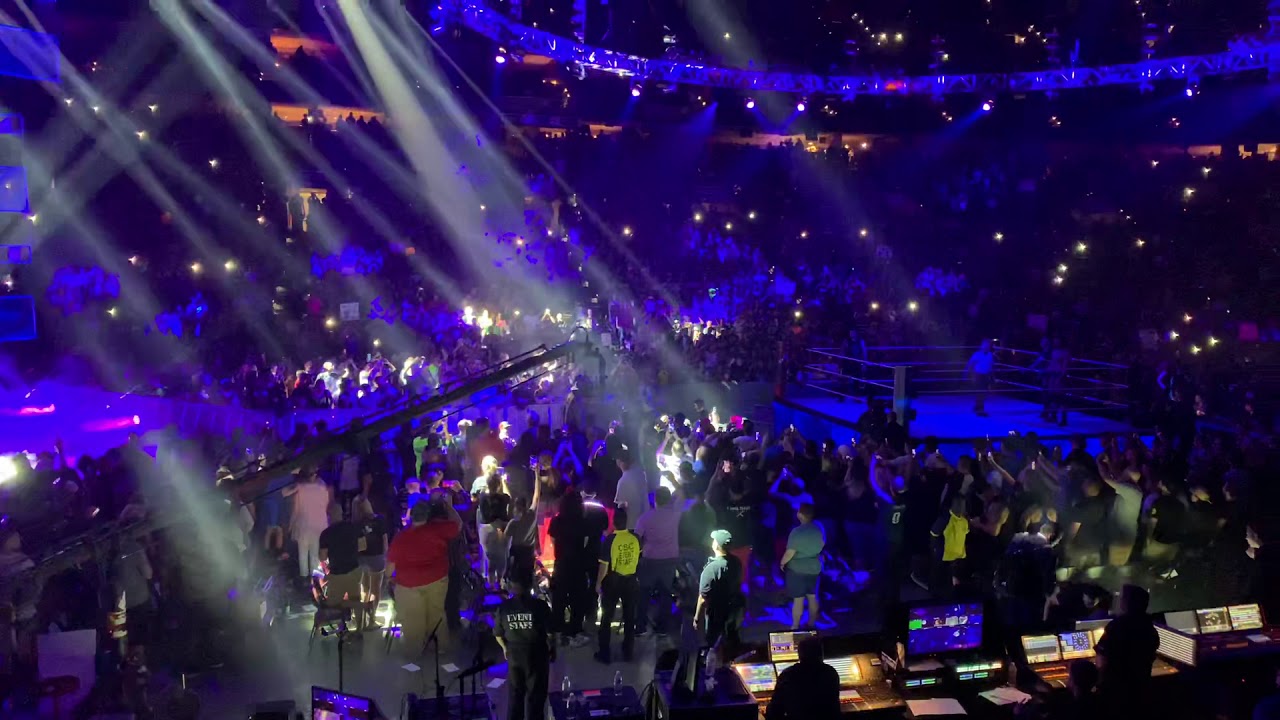 UNDERTAKER RETURNS TO WWE PHILLY AFTER 10 YEARS. (LIVE)