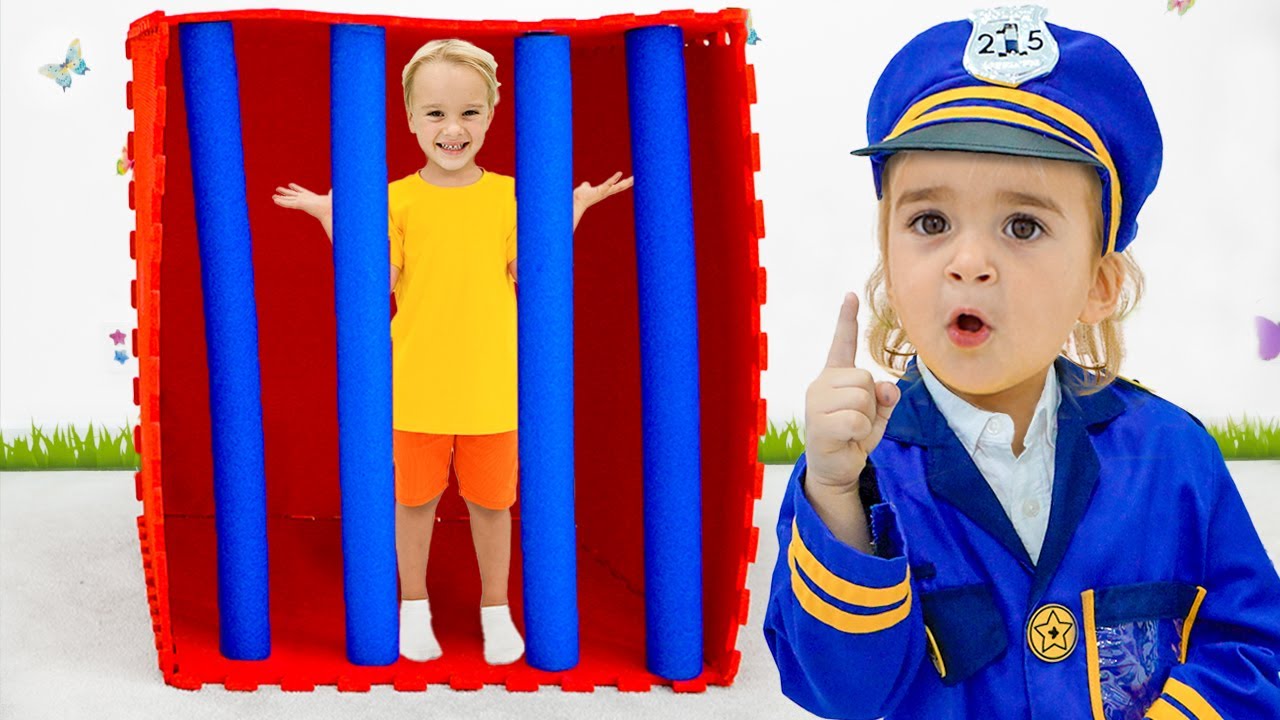 Alice und Mama durchsuchen die geheimen Räume, um Chris zu helfen.