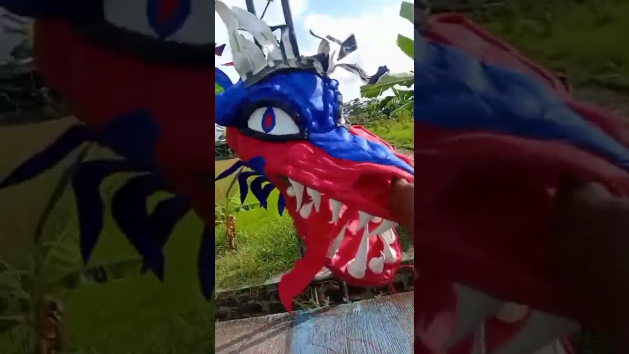 Bermain layang layang naga keren abis.
