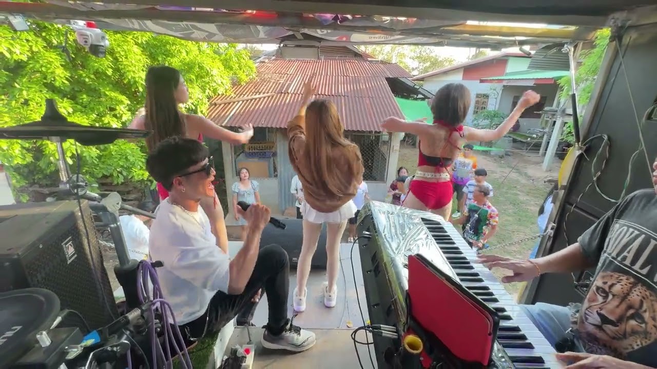 สาวผัวเผอ หมอลำใบบอล แสงทอง ขึ้นรถแห่ ก้อยขม ออดิโอ้ 