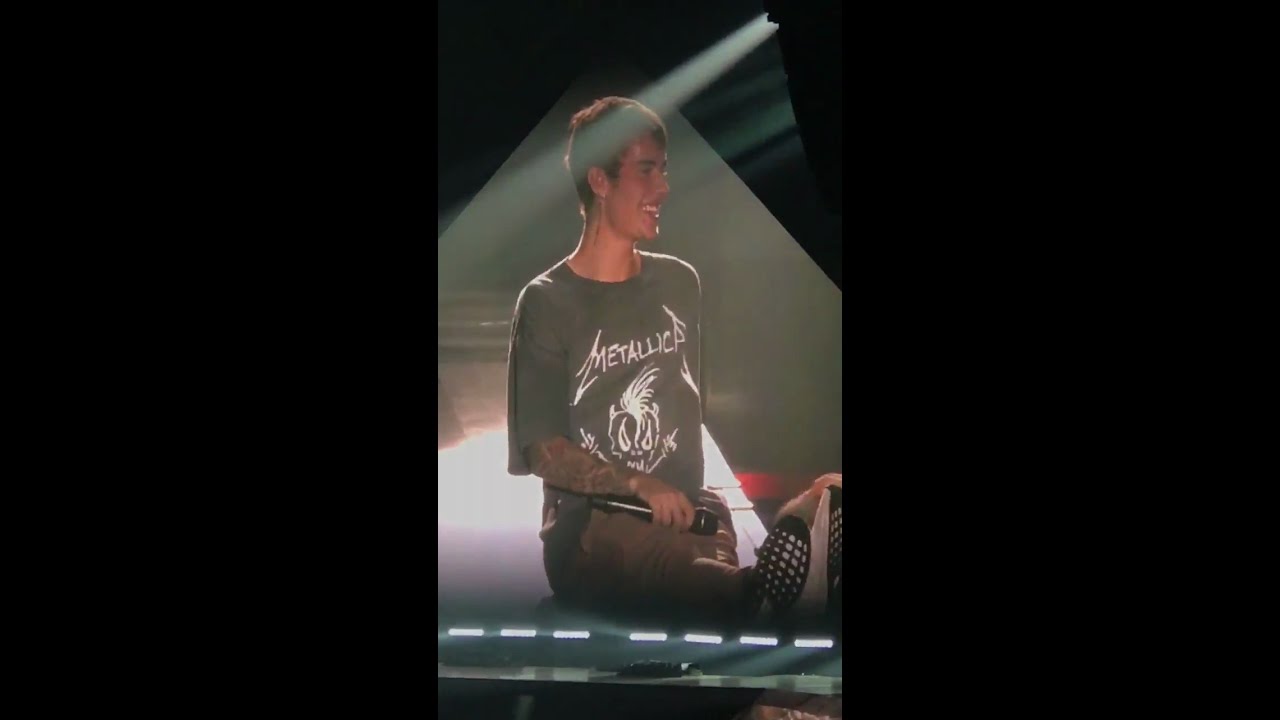Happy smiling Justin Bieber singing Purpose at Frankfurt Purpose Tour in Germany - November 16, 2016