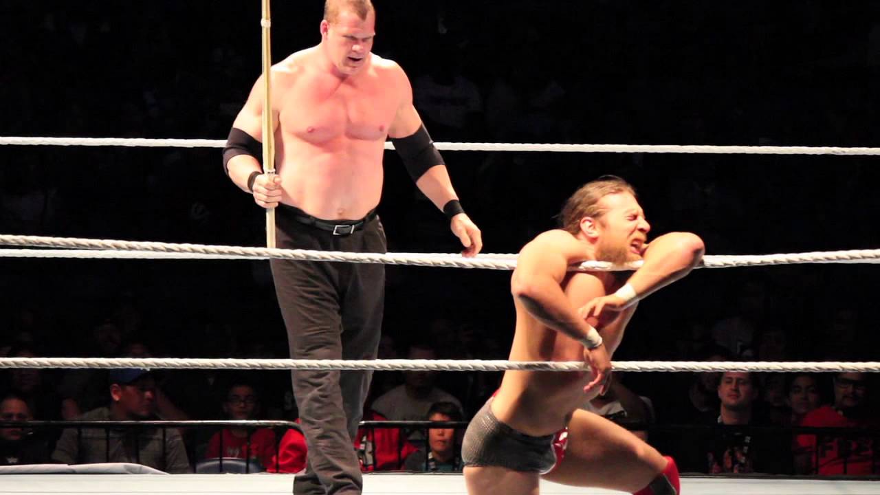 WWE Live - Kane/Daniel Bryan Street Fight (3-22-15: Ontario, Ca)