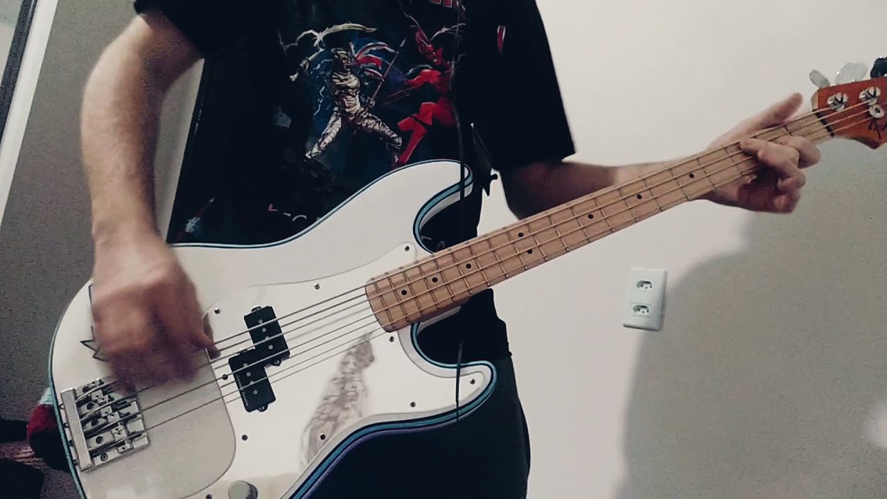 Flash Of The Blade - Iron Maiden ( Bass Cover ) 