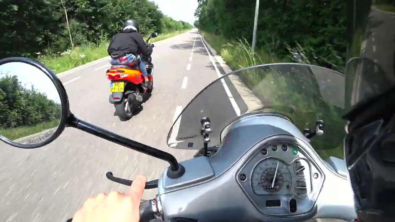 Gilera Runner 180 FXR  (2001) vs Vespa GTS 300  (2014)
