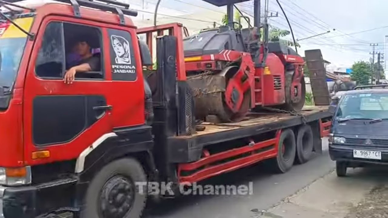 Truk - Truk Besar Melewati Rel Kereta Api #4