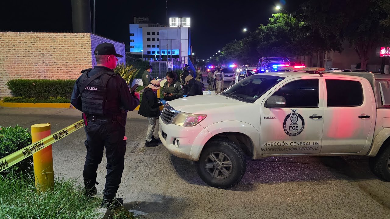 #envivo A 100 METROS DE LA FISCAL&Iacute;A DE SINALOA ABAND0NAN A UNA PERSONA SIN V1DA