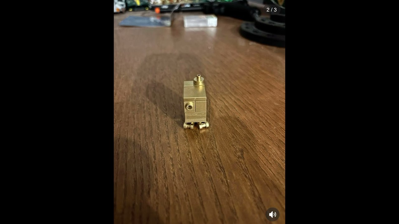 Gold gonk droid 