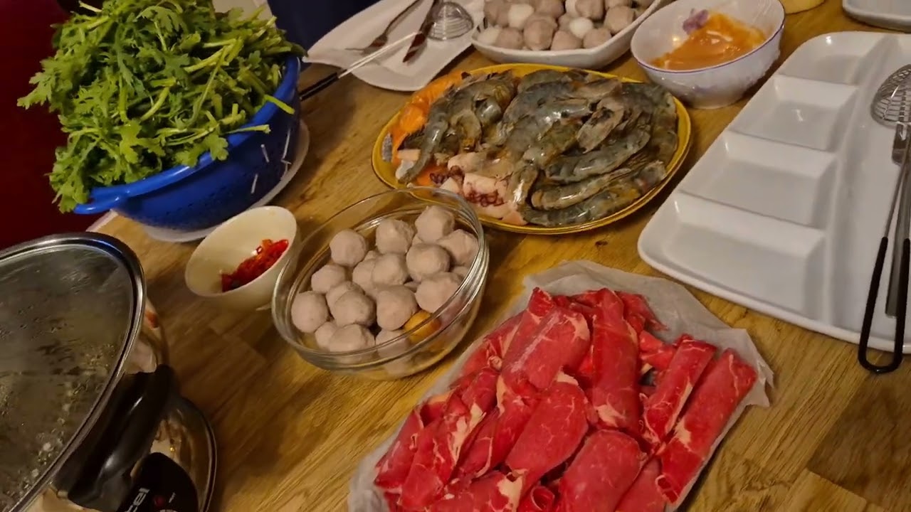 Cuộc sống Pháp/ kỉ niệm Noël 2025, bữa tiệc hội ngộ Pháp Thụy sĩ  thật vui ,cám ơn anh chị nhiều nha