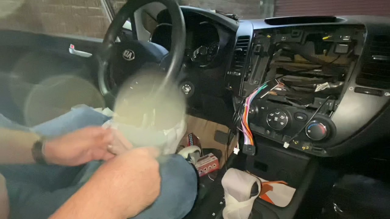 طريقة فك وتركيب شاشة اندرويد عربية كيا سيراتو ٢٠١٦