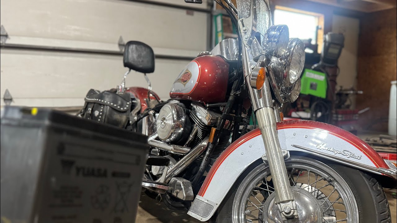 Замена аккумулятора Harley Davidson Softail своими руками.