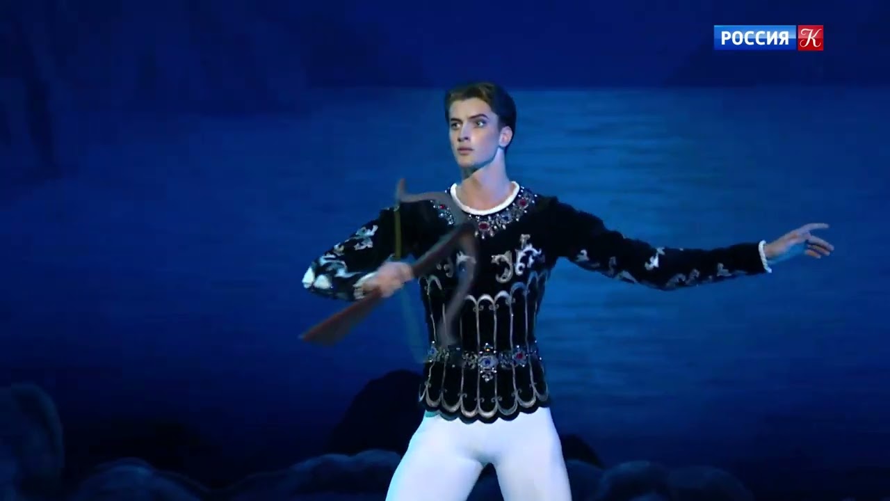Vaganova graduation 2025: Swan Lake (2nd act); Gayane; Paquita Grand Pas